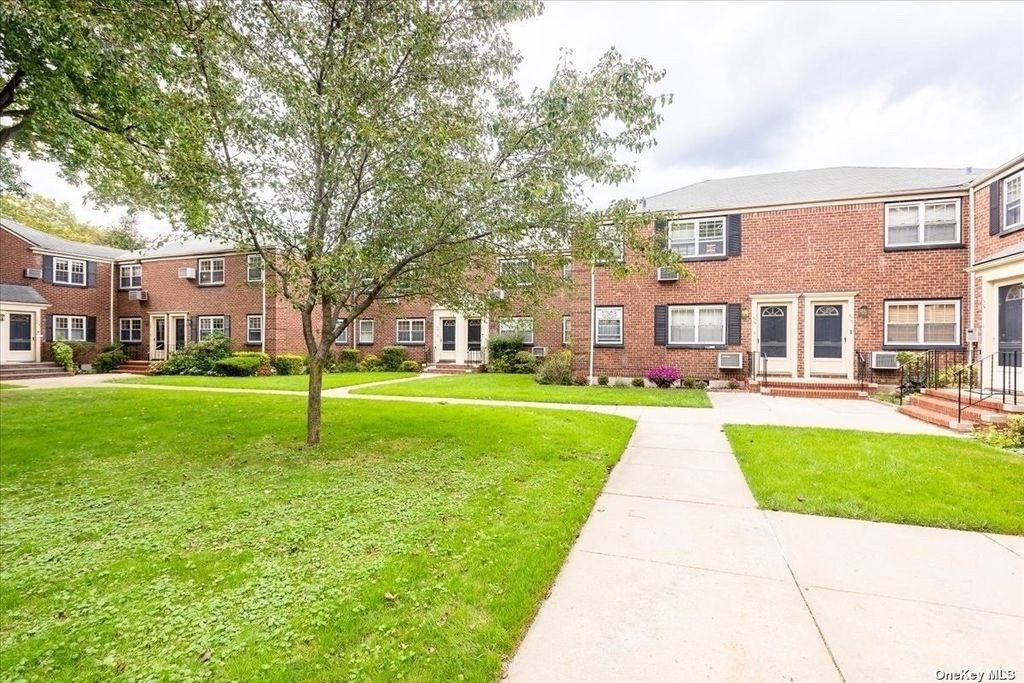 21119A 73rd Avenue UNIT lower, Oakland Gardens, NY 11364 MLS 3433536 Trulia