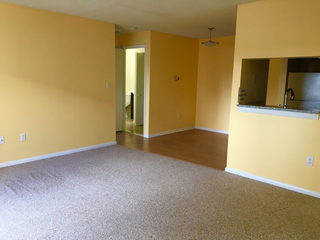 2214 Ravens Crest Dr, Plainsboro, NJ 1 Bed, 1 Bath Condo