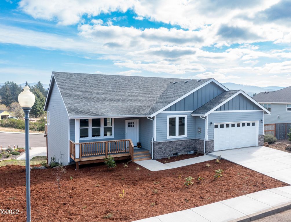 5286 NE Voyage Ave, Lincoln City, OR 97367