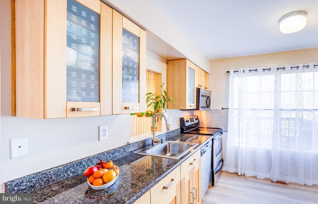 103 Sloop Ct, Gaithersburg, MD 20877