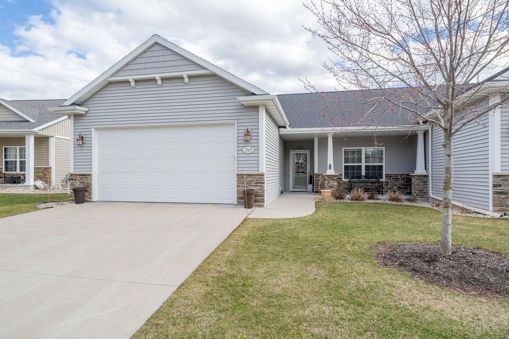 1765 Copperstone Pl, Neenah, WI 54956