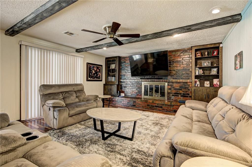 649 NW 1st St, Moore, OK 73160