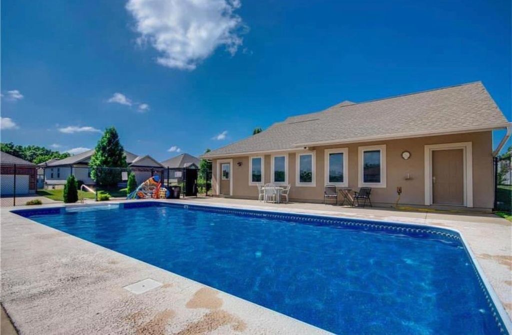 1202 Aubreis Way, Warrensburg, MO 64093