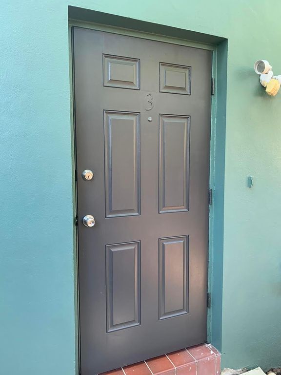 821 SE 14th St #3, Fort Lauderdale, FL 33316
