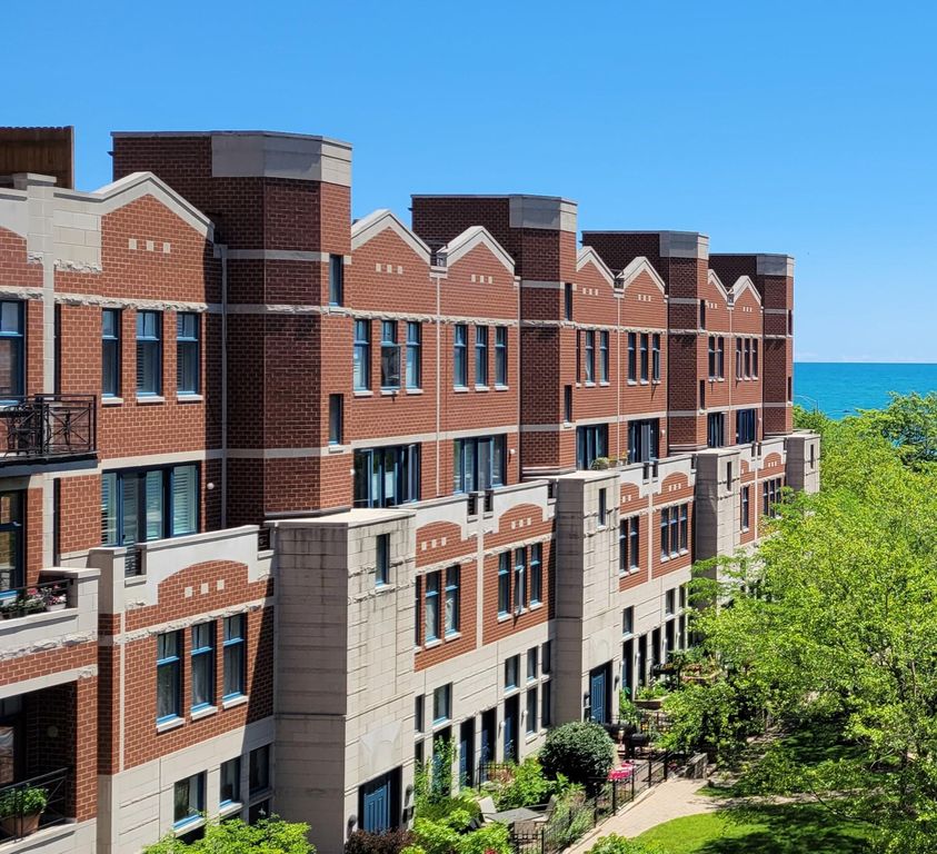 7738 N Sheridan Rd #4R, Chicago, IL 60626