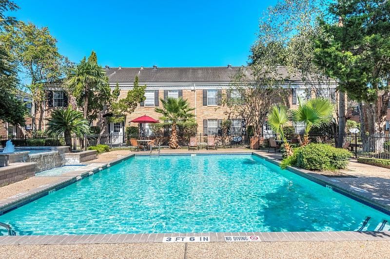 9075 Gaylord Dr, Houston, TX 77024