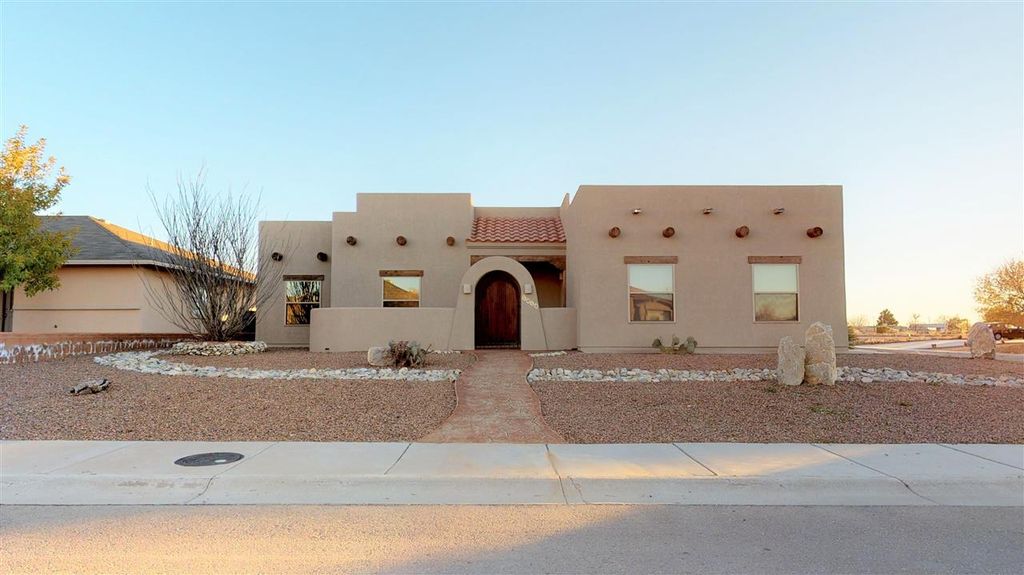 1014 Pajarito Dr, Alamogordo, NM 88310
