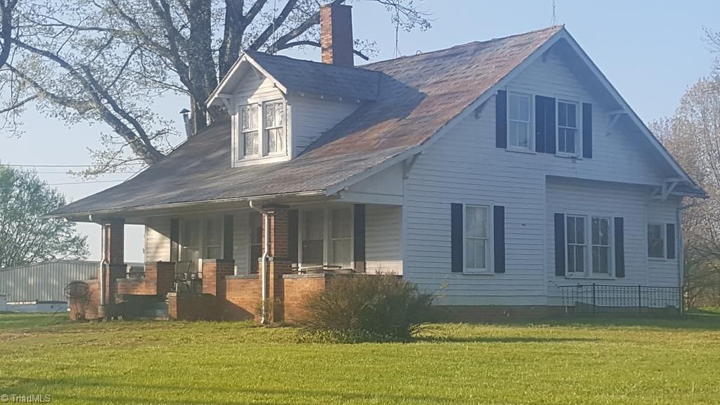 4863 Boone Trl, Millers Creek, NC - 4 Bed, 2 Bath Single-Family Home