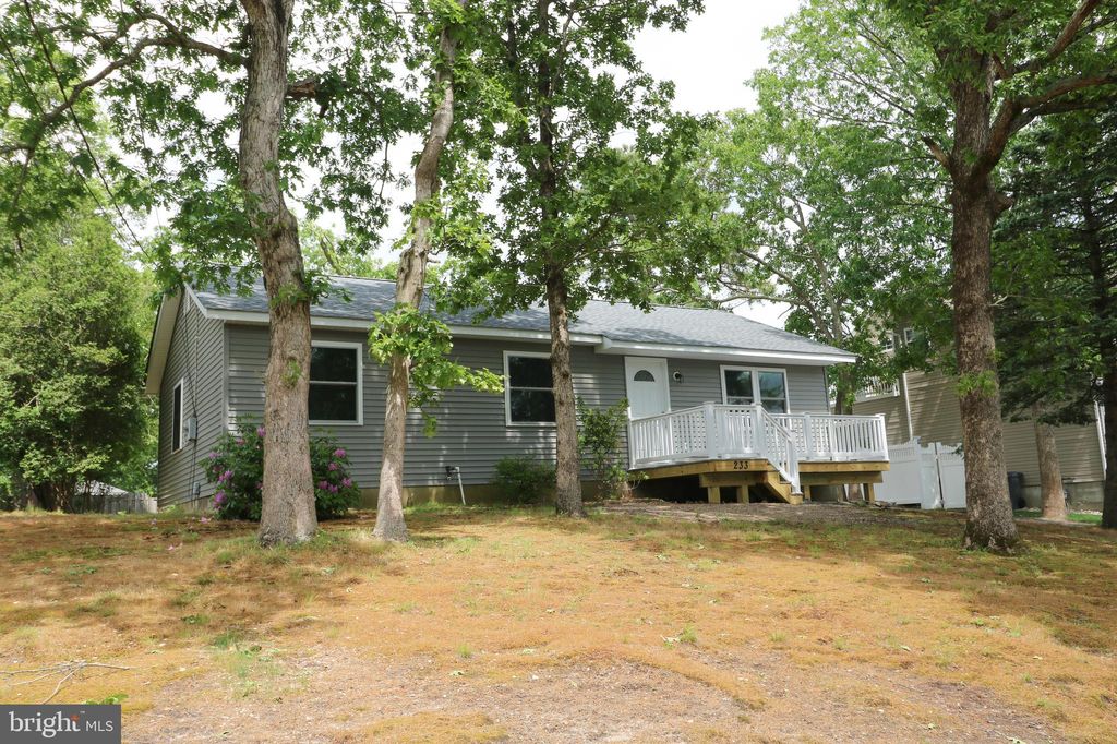 233 Middie Ln, Manahawkin, NJ 08050