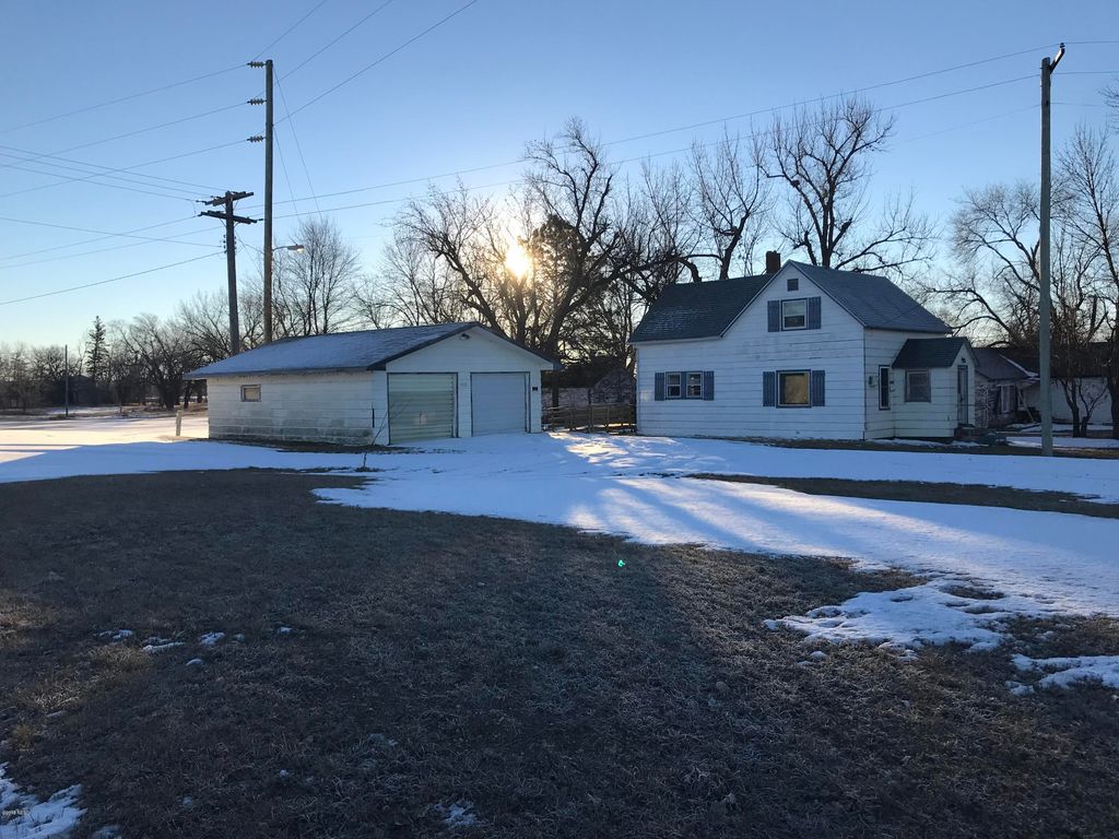 112 S Main St, Waubay, SD 57273 Trulia