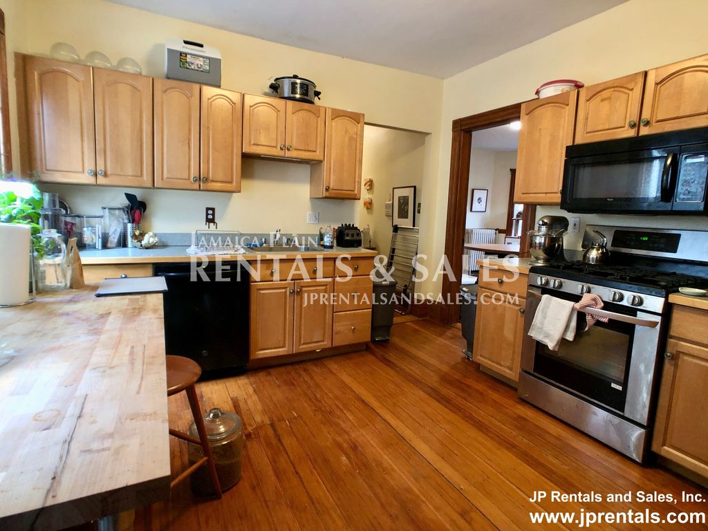 14-16 Colberg Ave #2, Roslindale, MA 02131