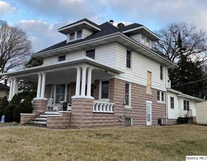 270 E 3rd St, Dallas City, IL 62330
