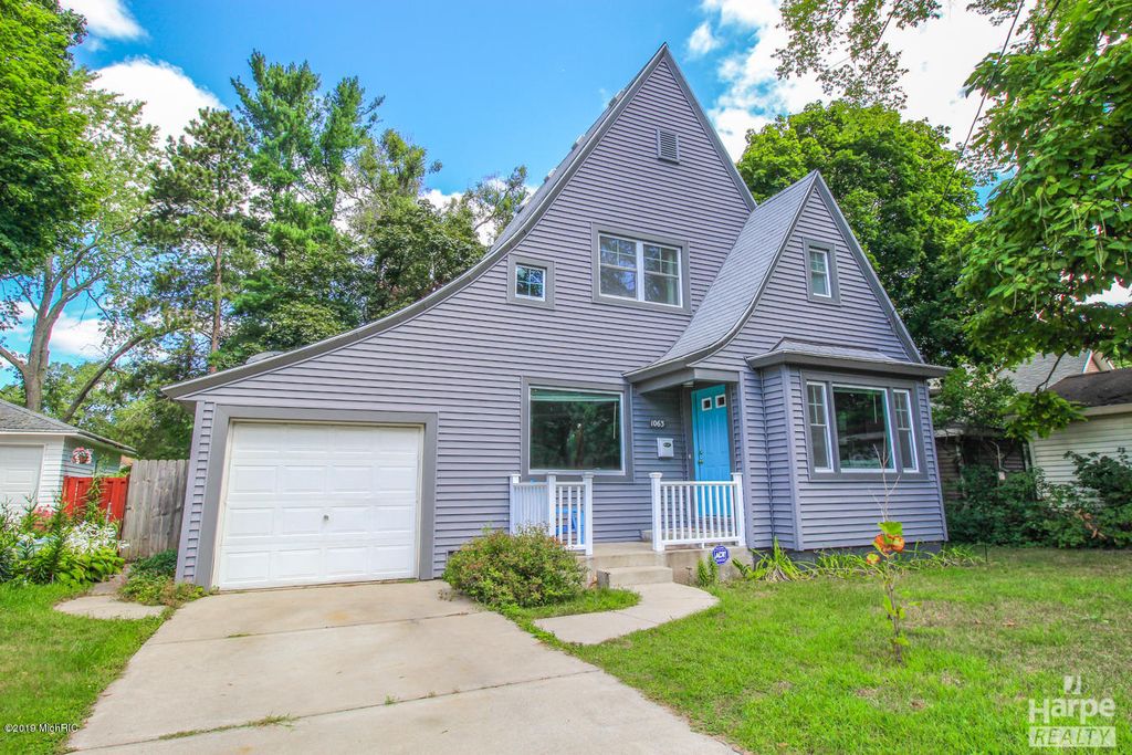 1063 Ardmore St SE, Grand Rapids, MI 3 Bed, 2 Bath SingleFamily Home