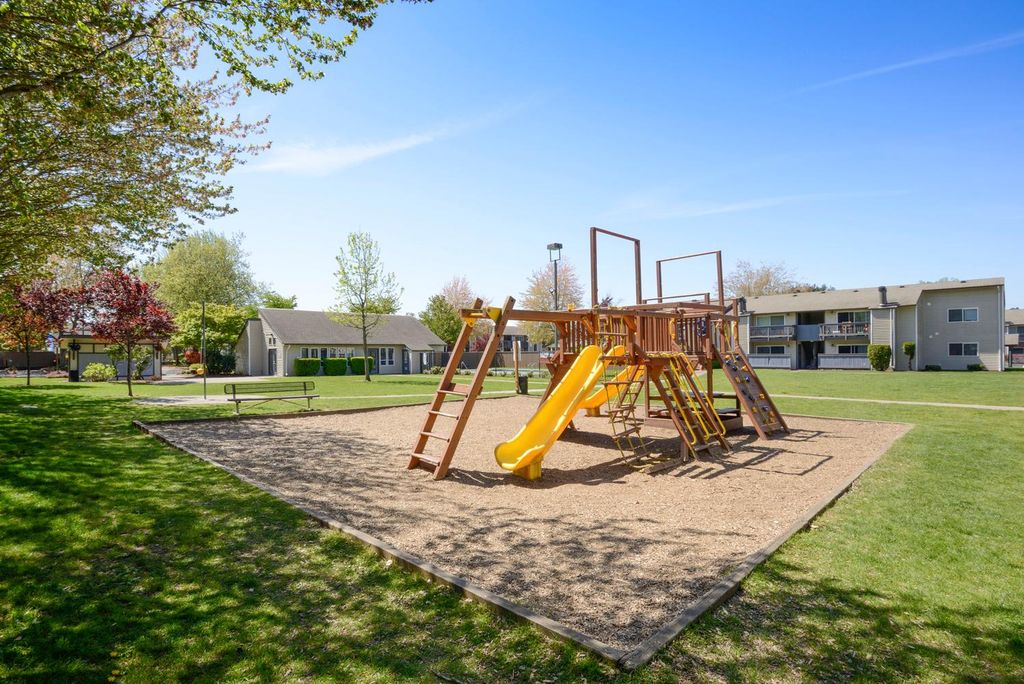 1615 W Smith St, Kent, WA 98032