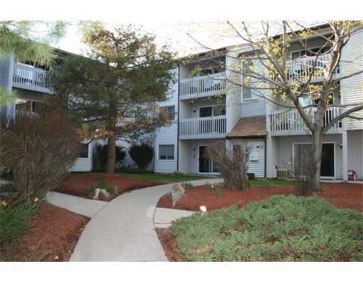 1409 Franklin Crossing Rd, Franklin, MA 02038