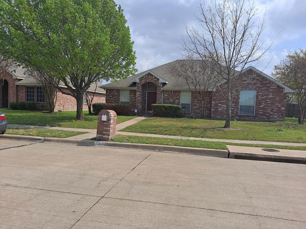100 Oak Hollow Ln, Red Oak, TX 75154