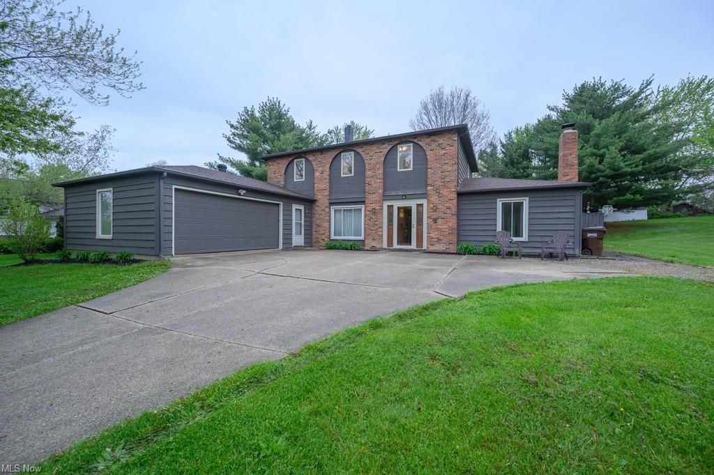 98 W  Mennonite Rd, Aurora, OH 44202