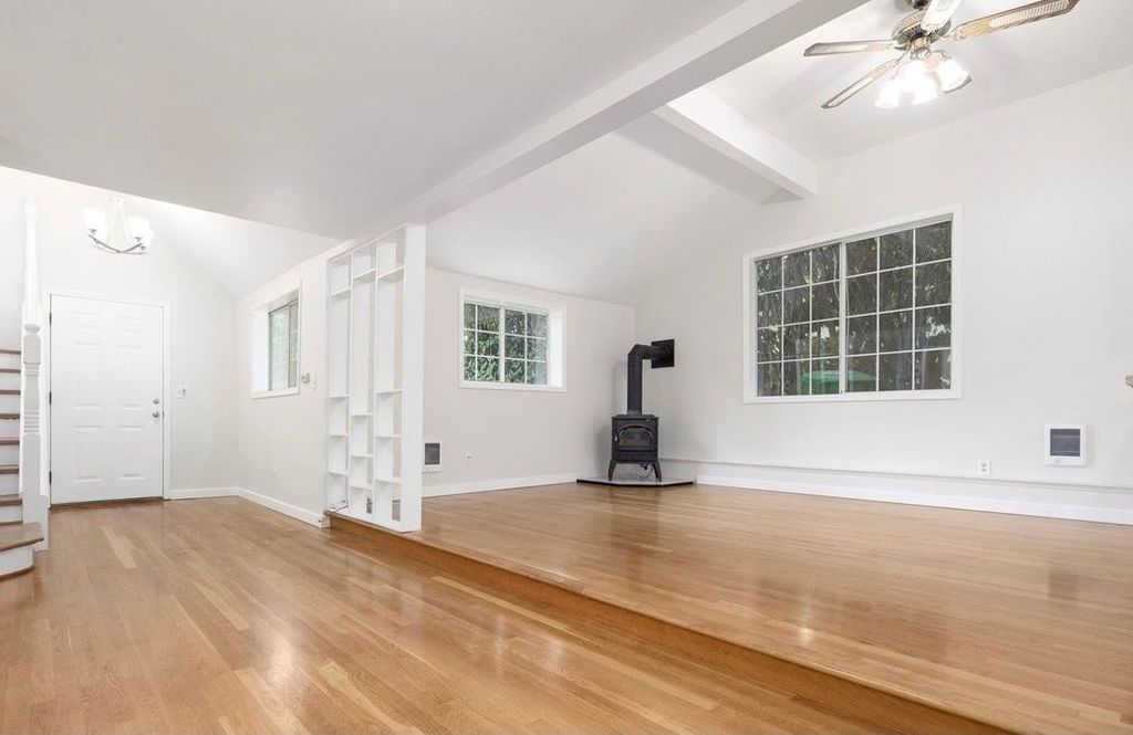 9271 SW Brier Pl, Portland, OR 97219