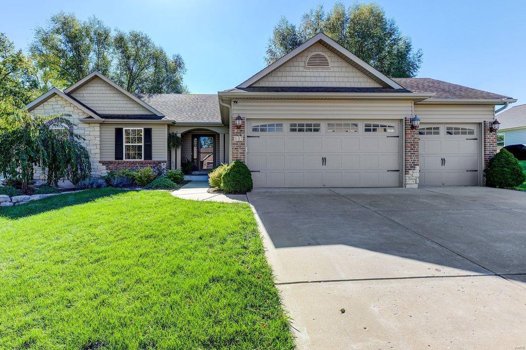 137 Intrepid Ave, Wentzville, MO 63385