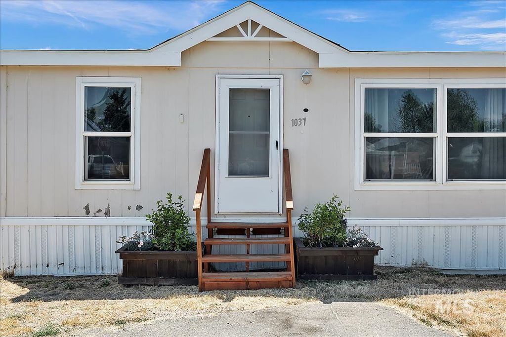 1037 N Elk Ln, Boise, ID 83704