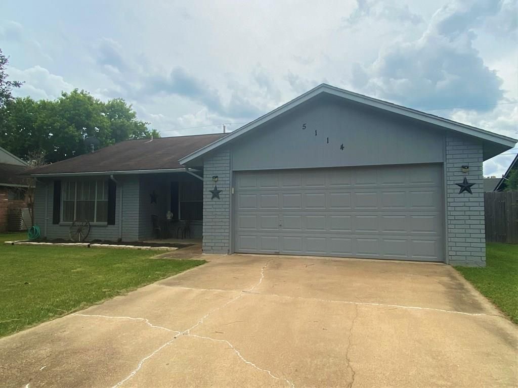 5114 Chateaux Dr, Bay City, TX 77414