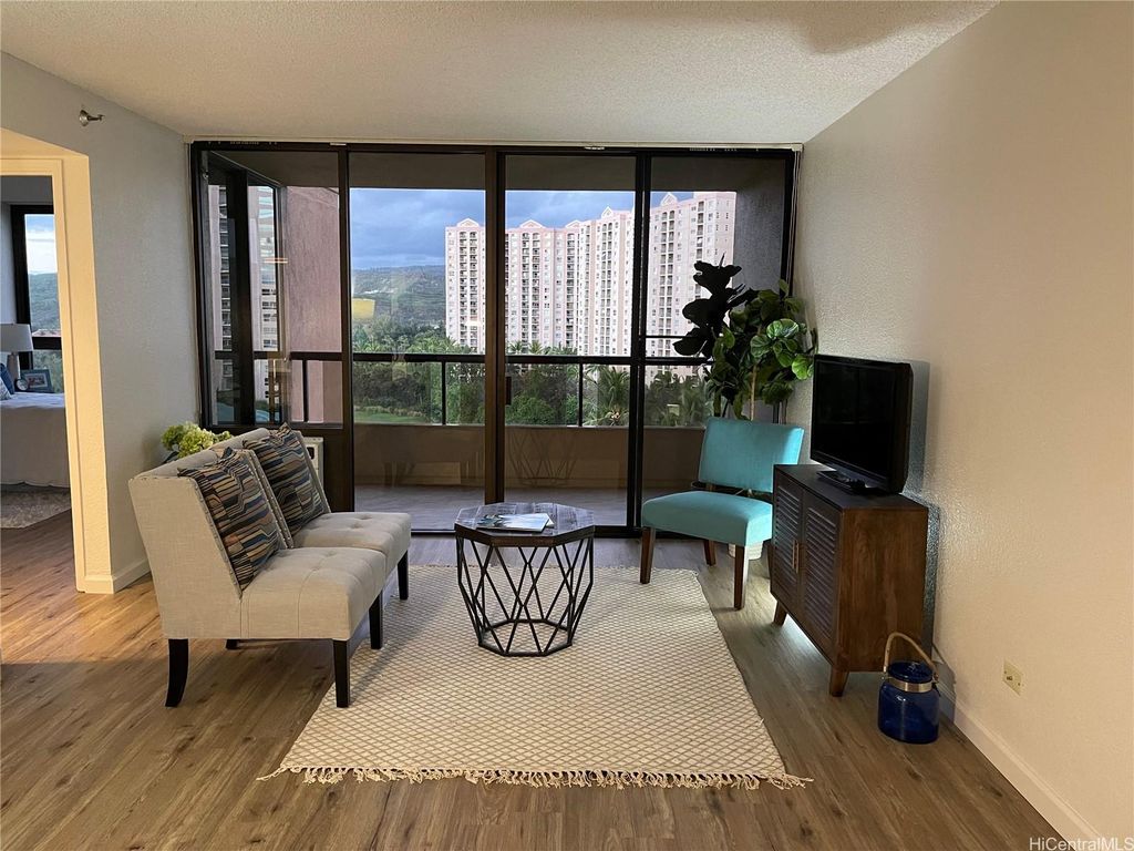 5333 Likini St #1009, Honolulu, HI 96818