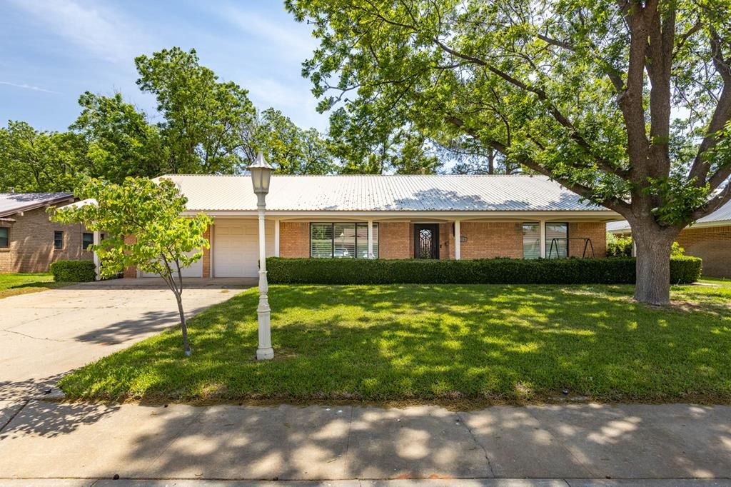 1214 NW 12th St, Andrews, TX 79714