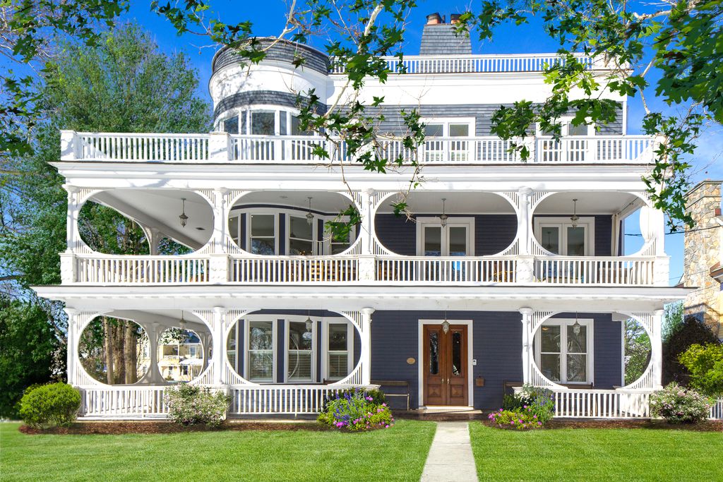 7 Prospect Ave, Larchmont, NY 6 Bed, 4.5 Bath SingleFamily Home 24