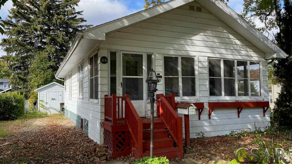1231 N Ball St, Owosso, MI 48867