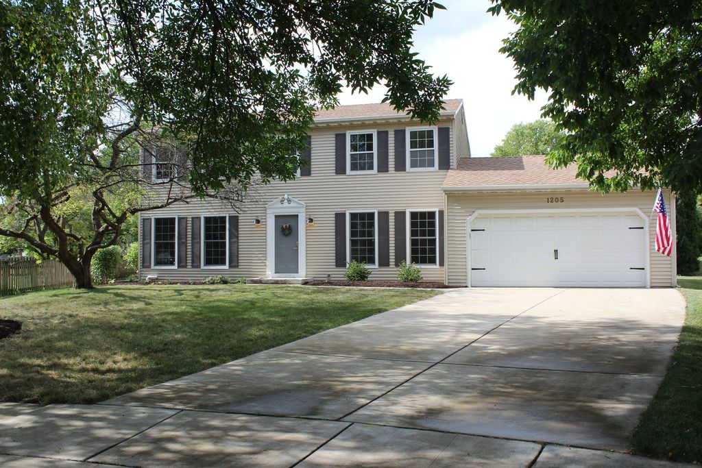 1205 Vermont Ct, Naperville, IL 60540