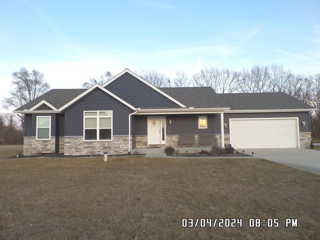 57614 Amber Valley Dr, Elkhart, IN 46517