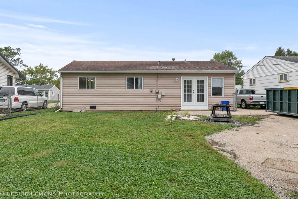 539 E Altgeld Ave, Glendale Heights, IL 60139