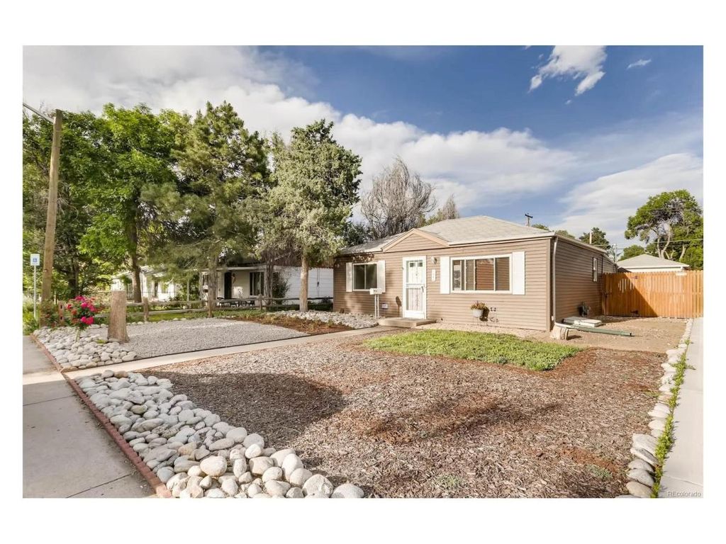 1640 Newark St, Aurora, CO 80010