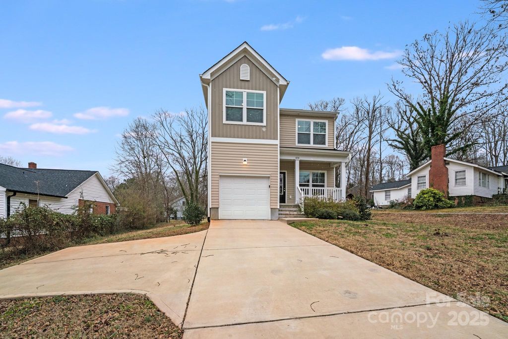 834 N  Flint St, Lincolnton, NC 28092