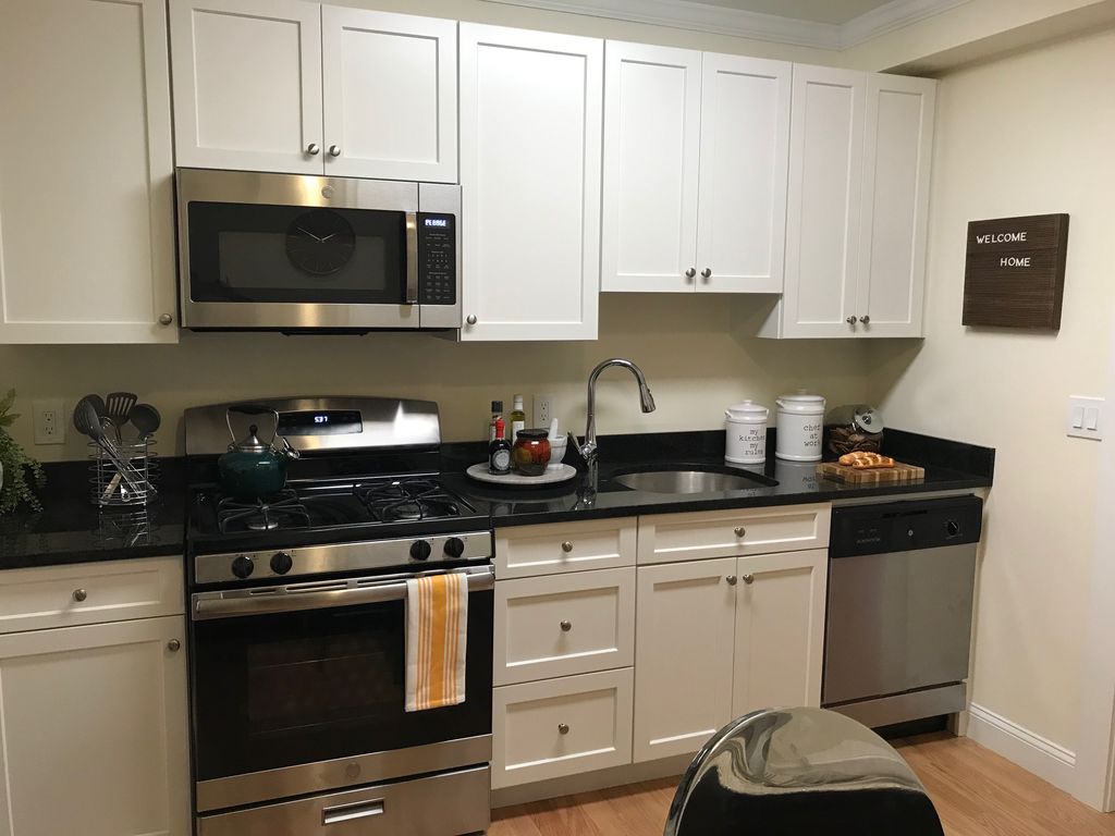 219 Commonwealth Ave #36, Chestnut Hill, MA 02467