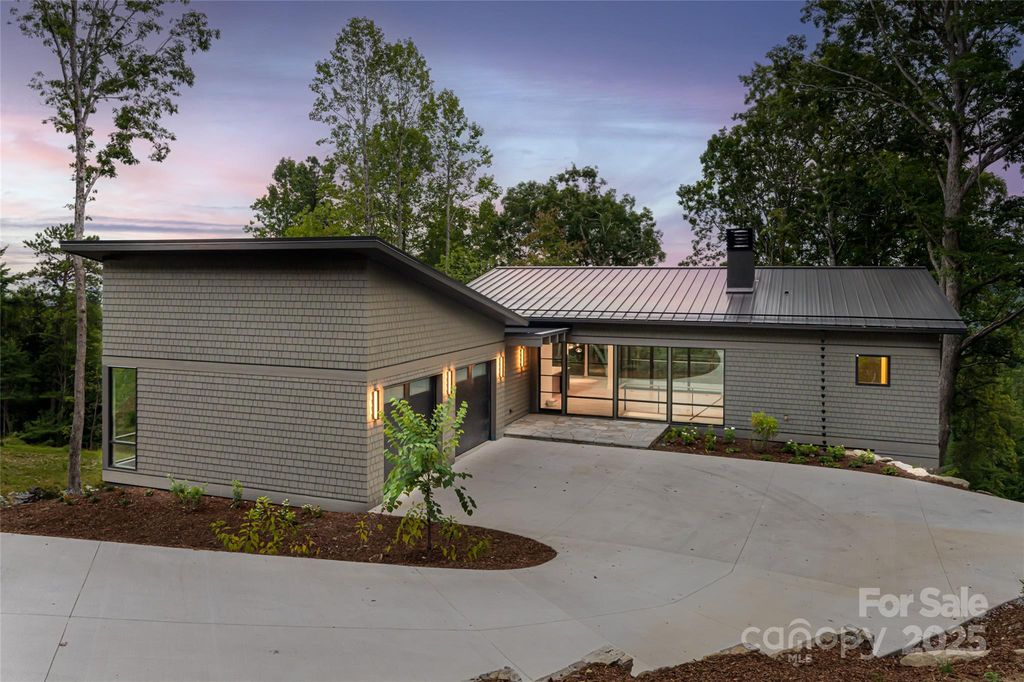 751 New Sprout Ln, Hendersonville, NC 28792