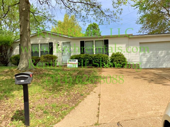1692 Chinkapin Dr, High Ridge, MO 63049