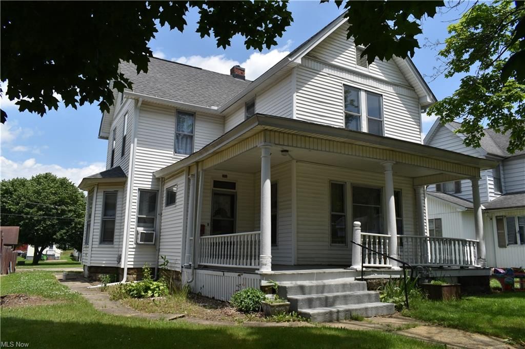 1520 Chestnut St, Coshocton, OH 43812