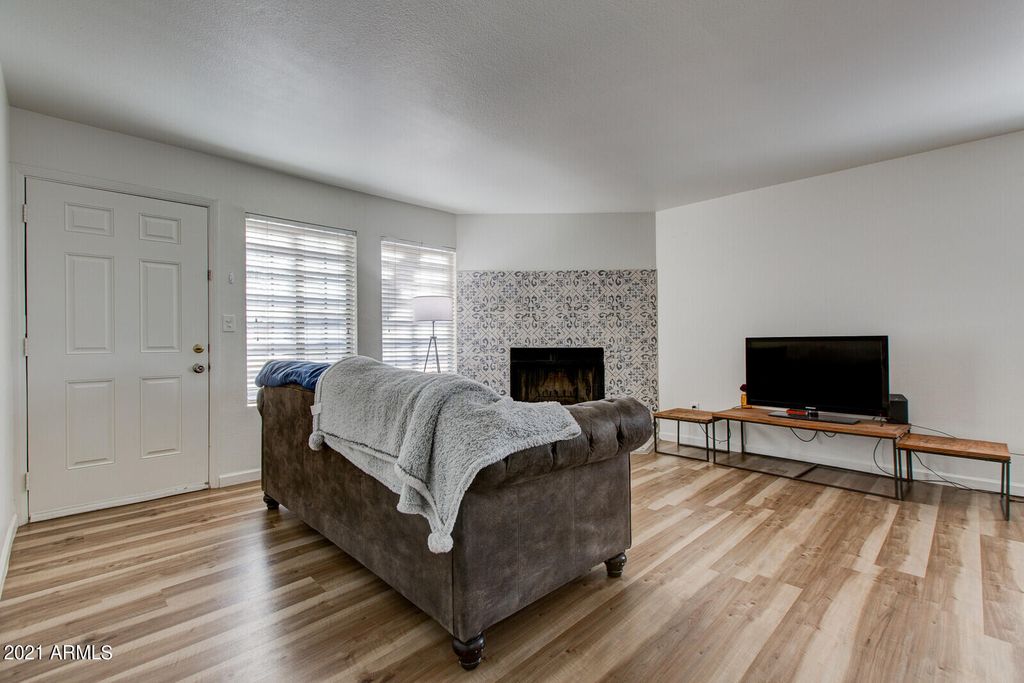 1245 W 1st St #203, Tempe, AZ 85281