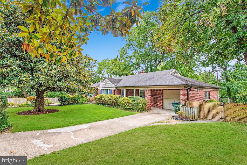 7900 Cypress Pl, Chevy Chase, MD 20815