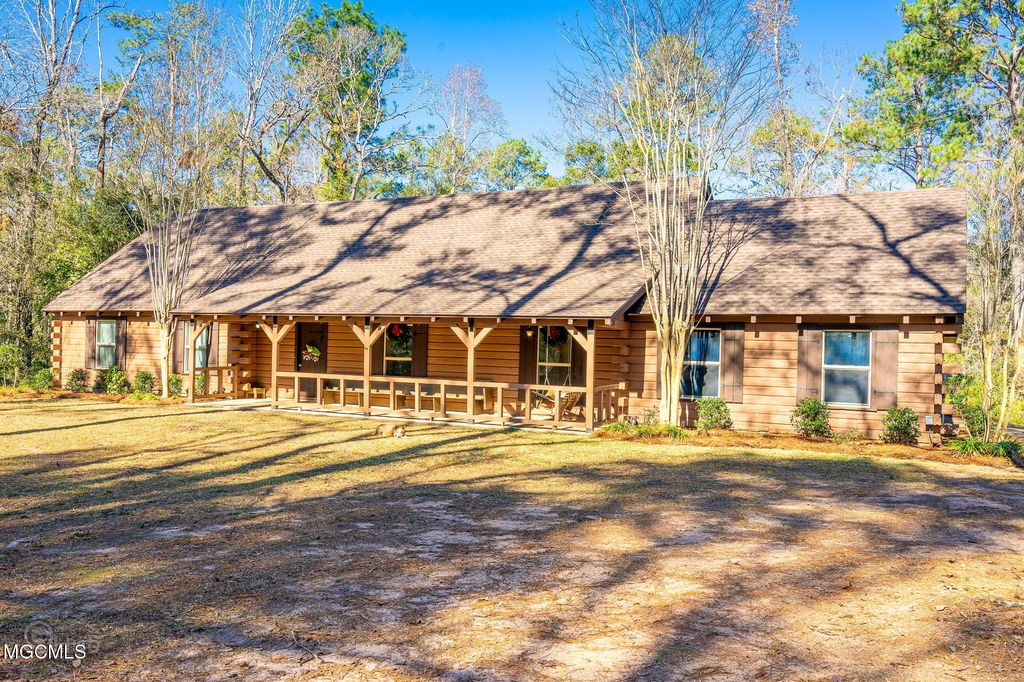 393 Live Oak Dr, Lucedale, MS 39452