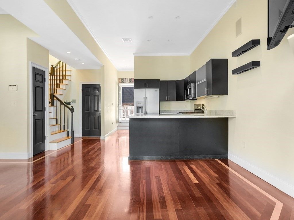 651 E 3rd St #2, South Boston, MA 02127