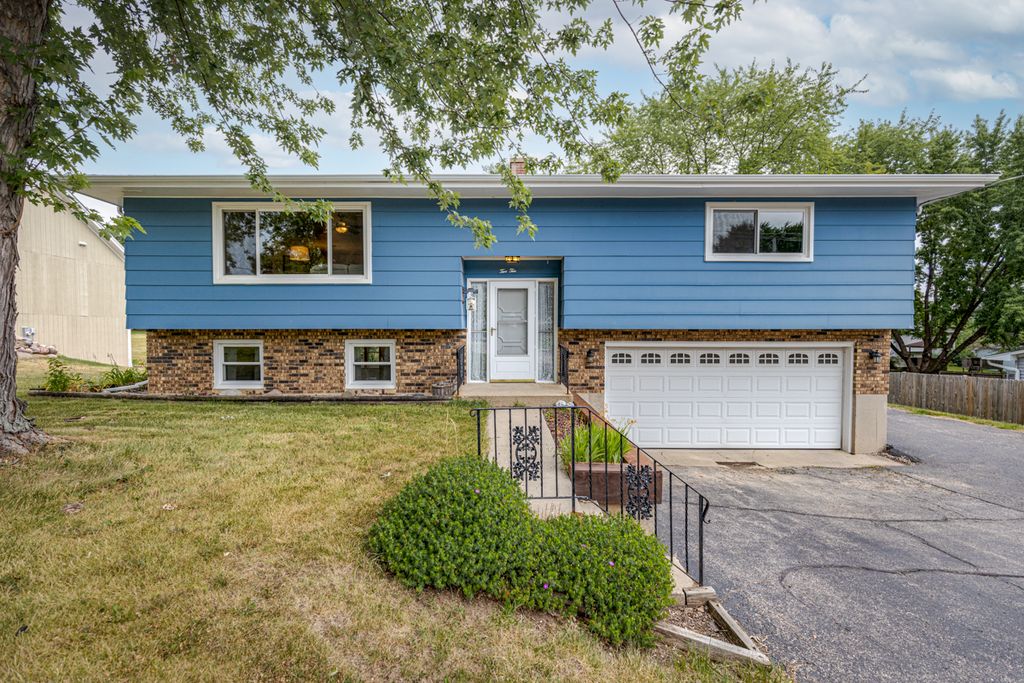 210 N Green St, Mchenry, IL 60050