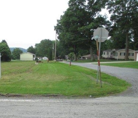 Hofecker Ln, Johnstown, PA 15905