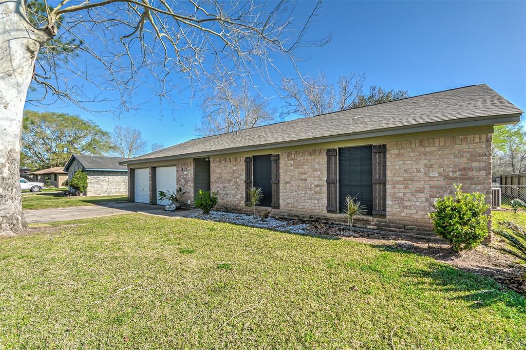 613 Marion Ln, West Columbia, TX 77486