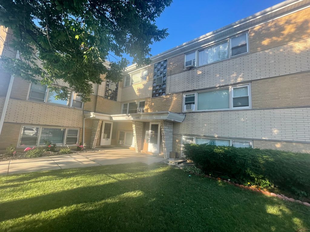 6022 W Fullerton Ave #7, Chicago, IL 60639