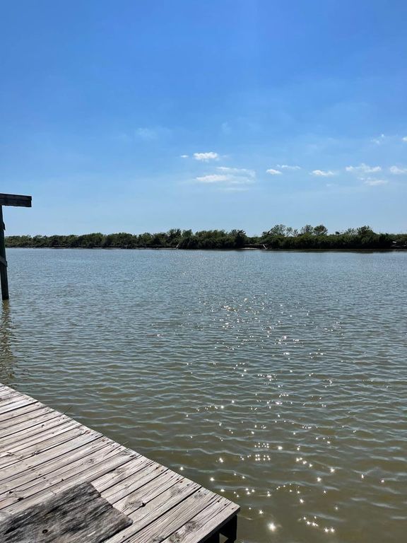 1956 FM 2031, Matagorda, TX 77457