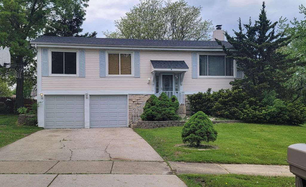 312 Surrey Ln, Bloomingdale, IL 60108