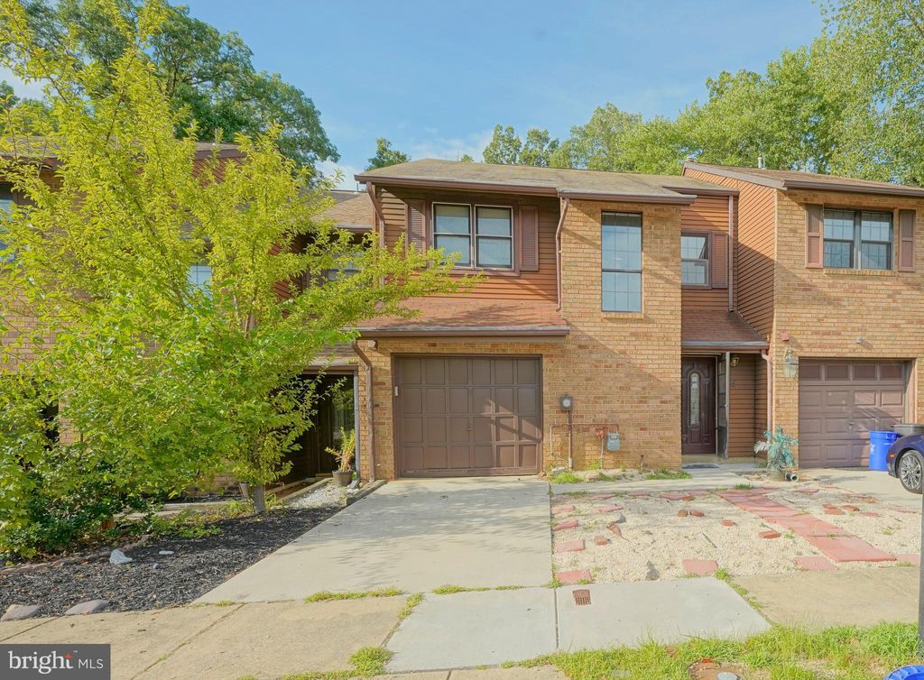 6 Lafayette Ln, Cherry Hill, NJ 08003