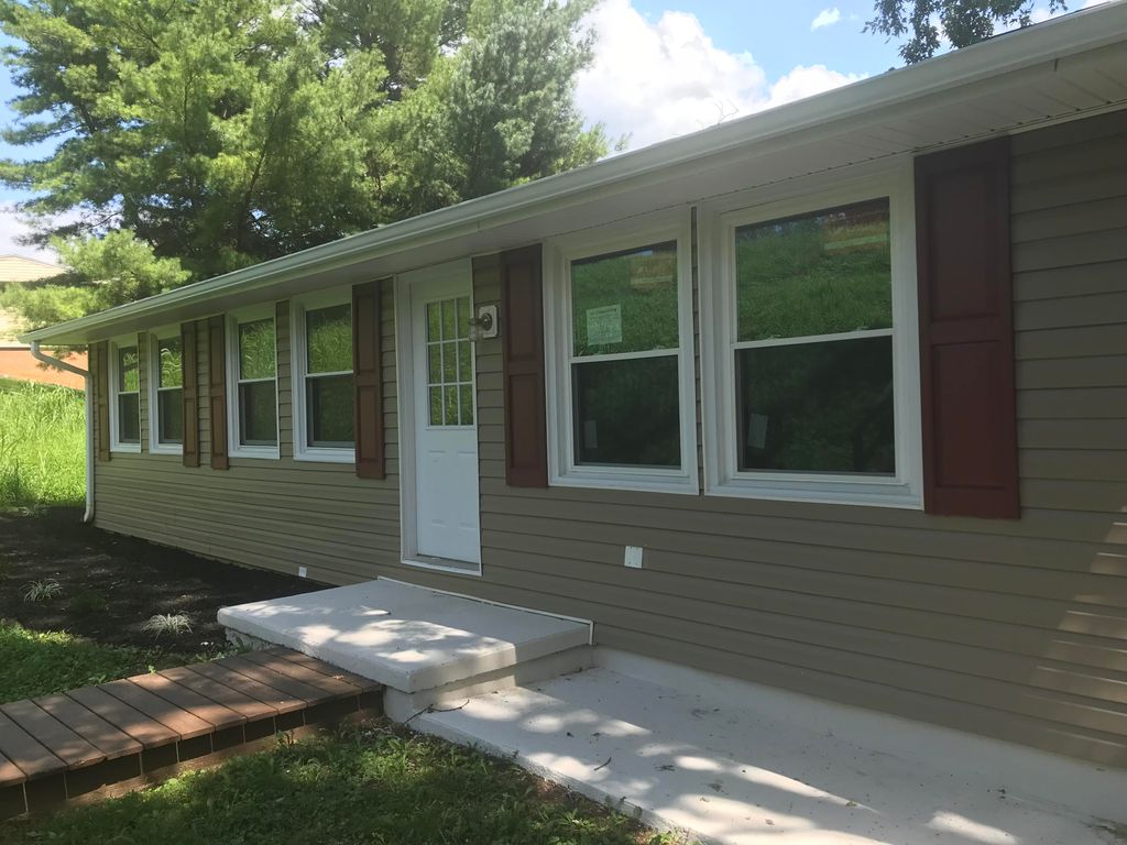123 Hillside Dr, Buena Vista, VA 24416